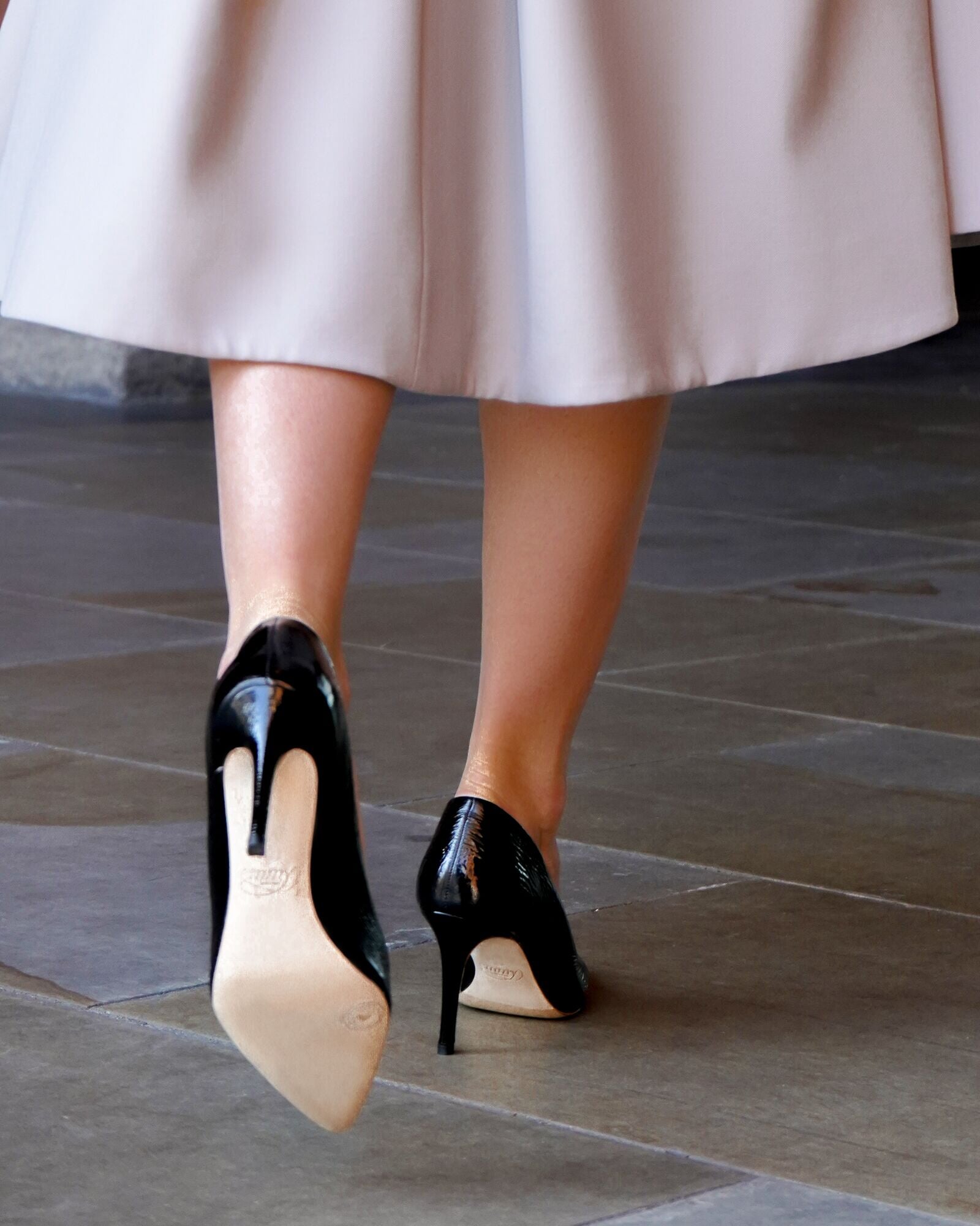 Claudia Mid Heel Fashion Shoe Black Leather Pointed Court Shoe  image