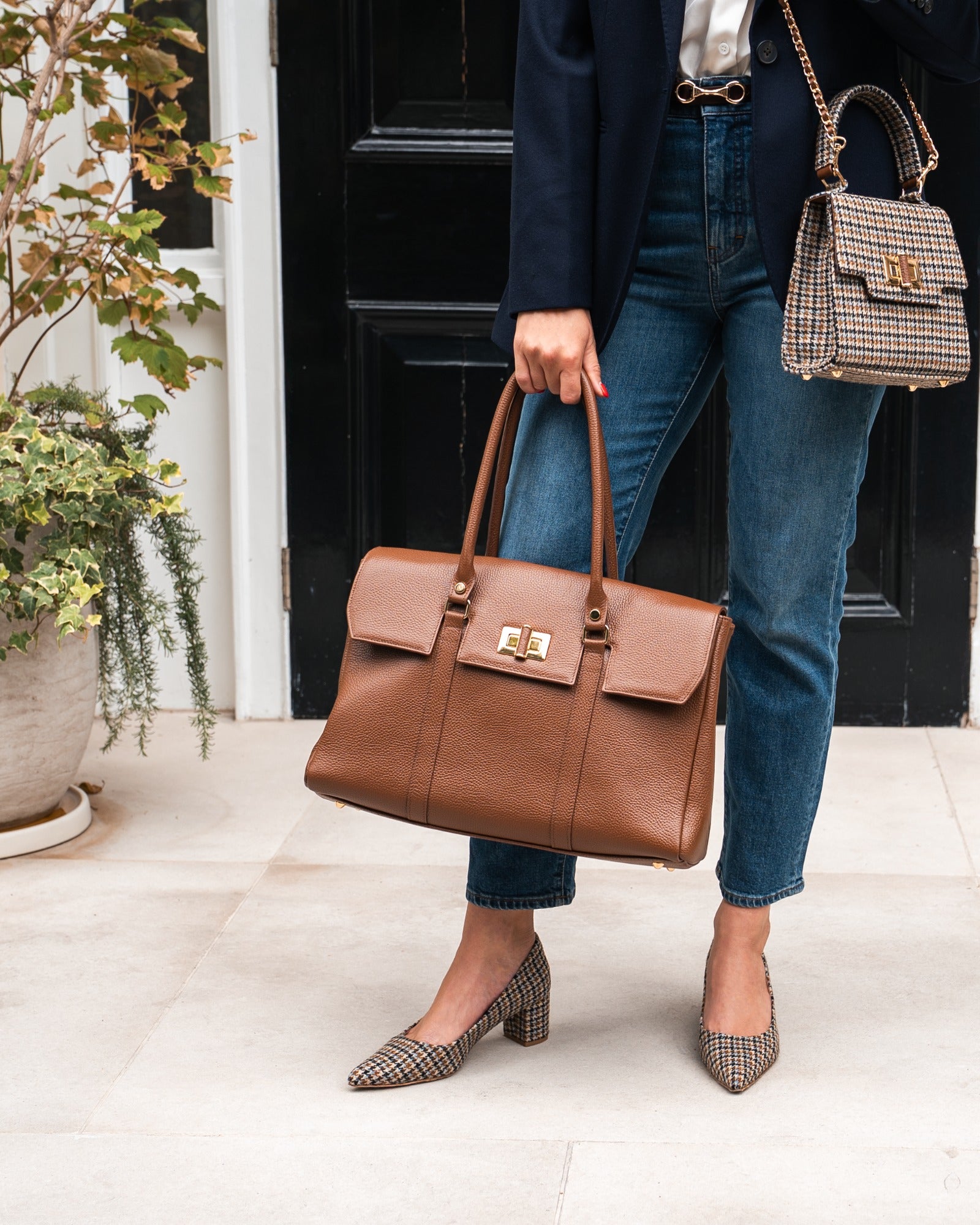 Shoes 
& Bagssplit-banner image