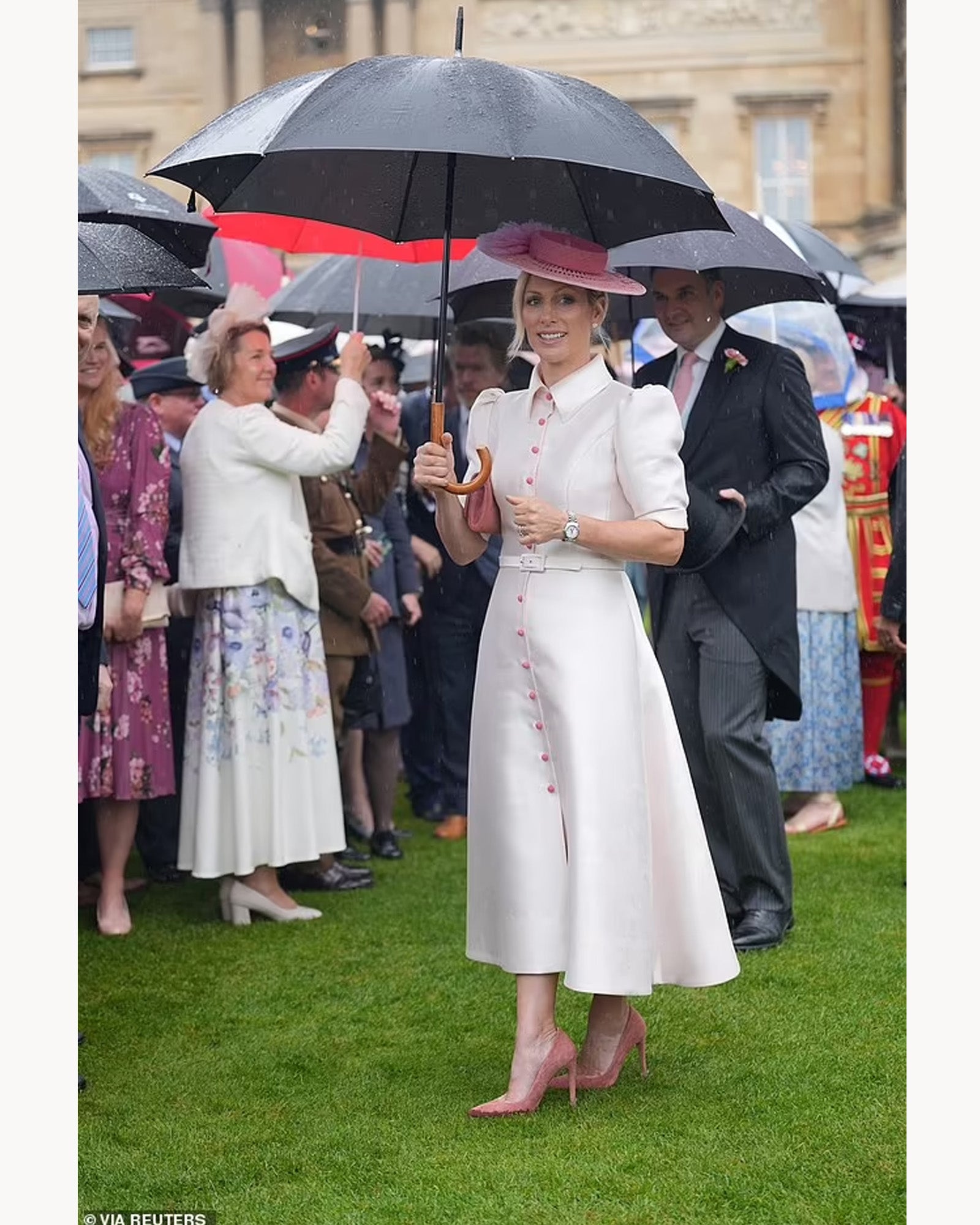 zara tindall garden party dress Zara Tindall brought elegance and practicality to the Prince and Princess of Wales garden party. She wore a beautiful pink and white floral dress. The event featured the royal family mingling with