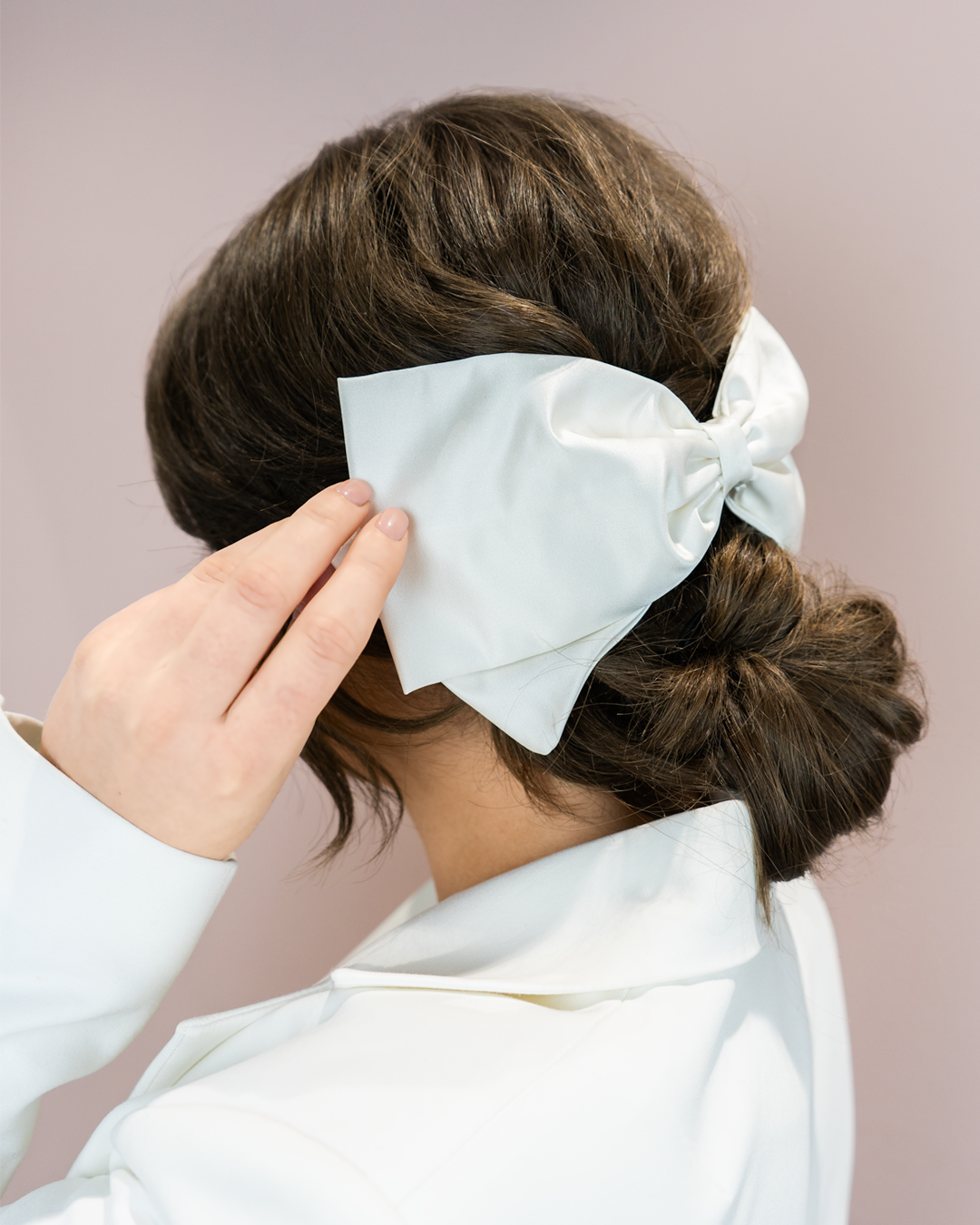 Bella Bow Bridal Hair Accessory Emmy London  image